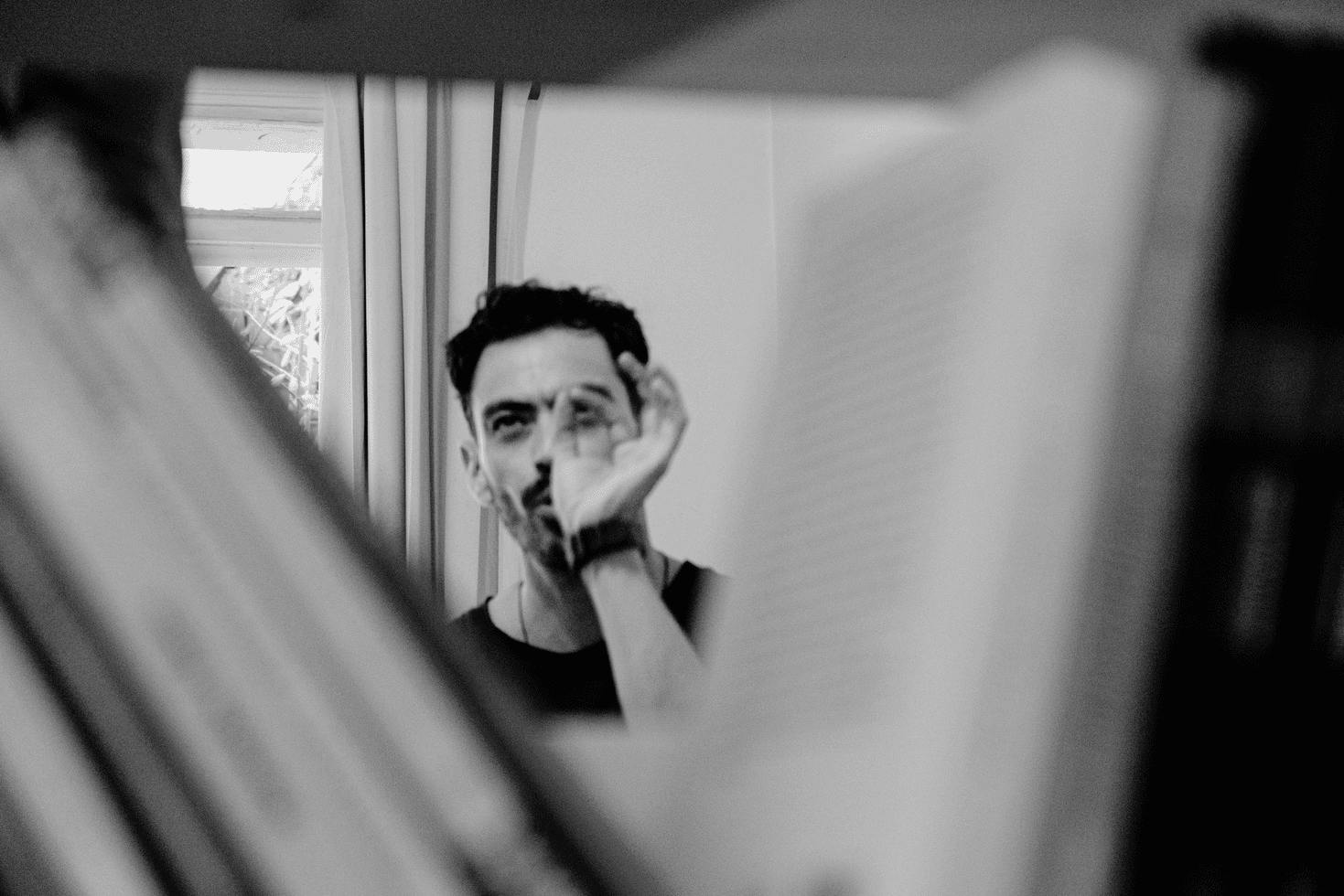 Retrato en blanco y negro de Alexis Jhonson